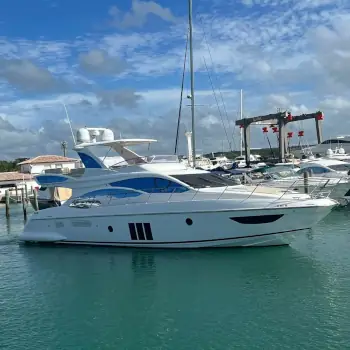 Azimut 60 Flybridge yacht charter Casa de Campo