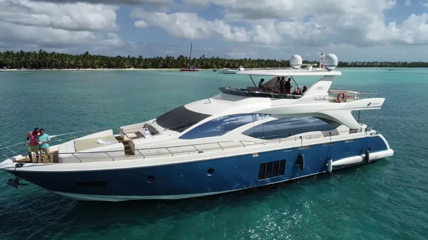 Azimut 85 luxury yacht cruising from Casa de Campo in the Dominican Republic