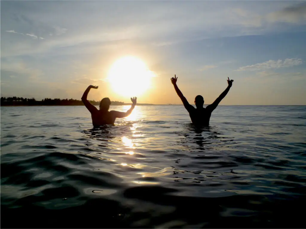 playing-in-the-waves-1024x768
