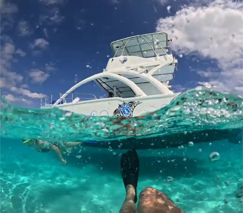 Private yacht anchored in Palmillas turquoise waters